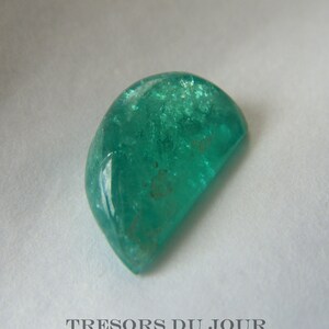 A large stone of 6 carats, the unusual pie shaped wedge stone, would be ideal for wire wrapping.