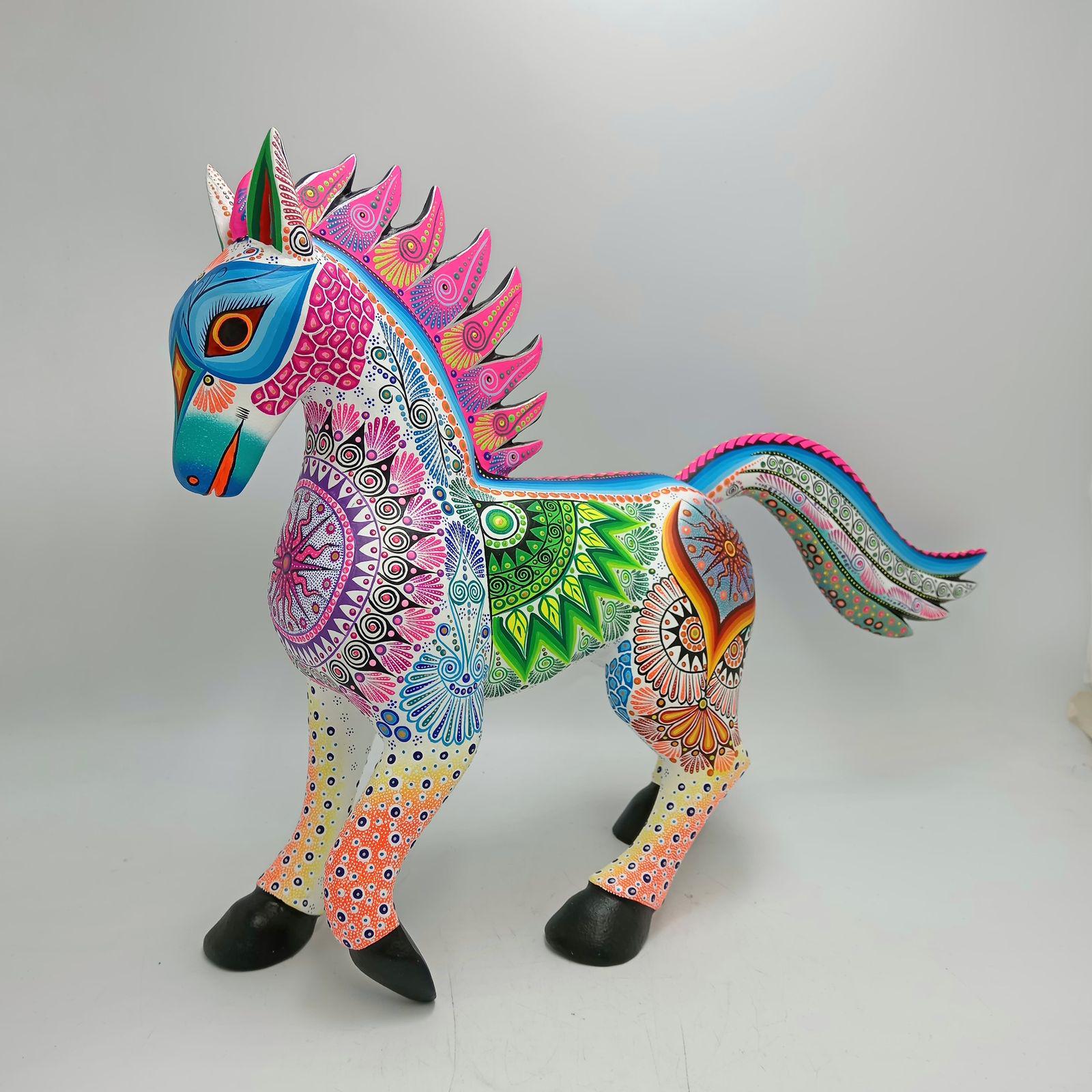 メキシコの民芸品、オアハカの木彫りアレブリヘ、手作り、馬、ルイス