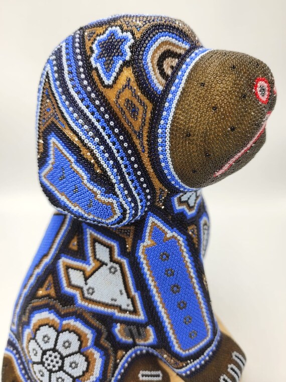 南米・メキシコ・ペルー？　石彫人形 ウイチョルビーズのメキシコ民芸犬、マヨラ・ヴィラ・ロペス作 PP4492