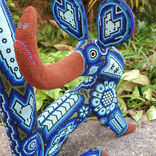 Huichol Hand Beaded Mexican Folk Art Ant Eater By Mayola Villa Lopez HMV09