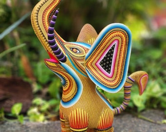 Elefante Alebrije tallado en madera oaxaqueña mexicana de Julia Fuentes PP4700