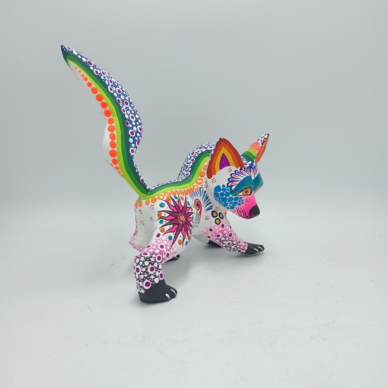 オアハカの木彫り メキシコ民芸品 手作り 狼 Cesar Melchor Ojeda 作