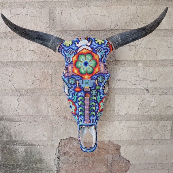 Excepcional indio huichol con cuentas a mano arte popular mexicano auténtico cráneo de toro por José Manuel Ramírez PP6995