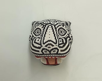 ウイチョル族のビーズ細工を施したメキシコの民芸品プラッター、マヨラ