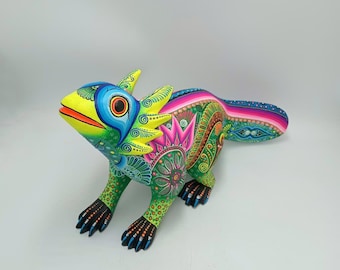 メキシコの民芸品 オアハカの木彫り アレブリヘ ハンドメイド フクロウ