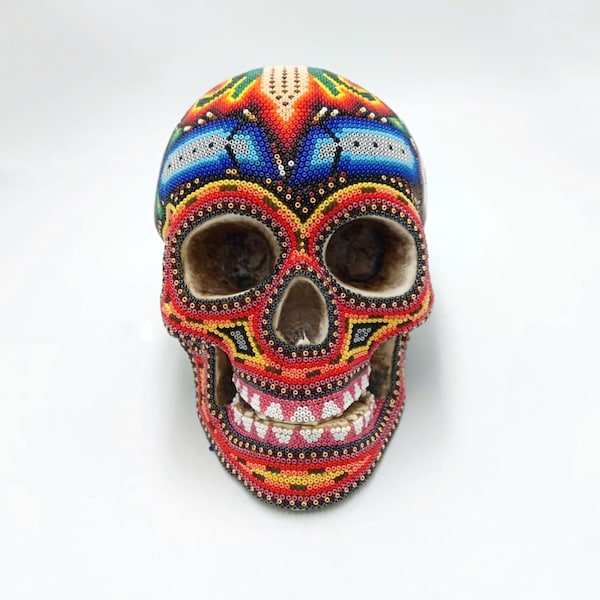 Splendido teschio umano con perline Huichol realizzato a mano di Isandro Lopez PP6953