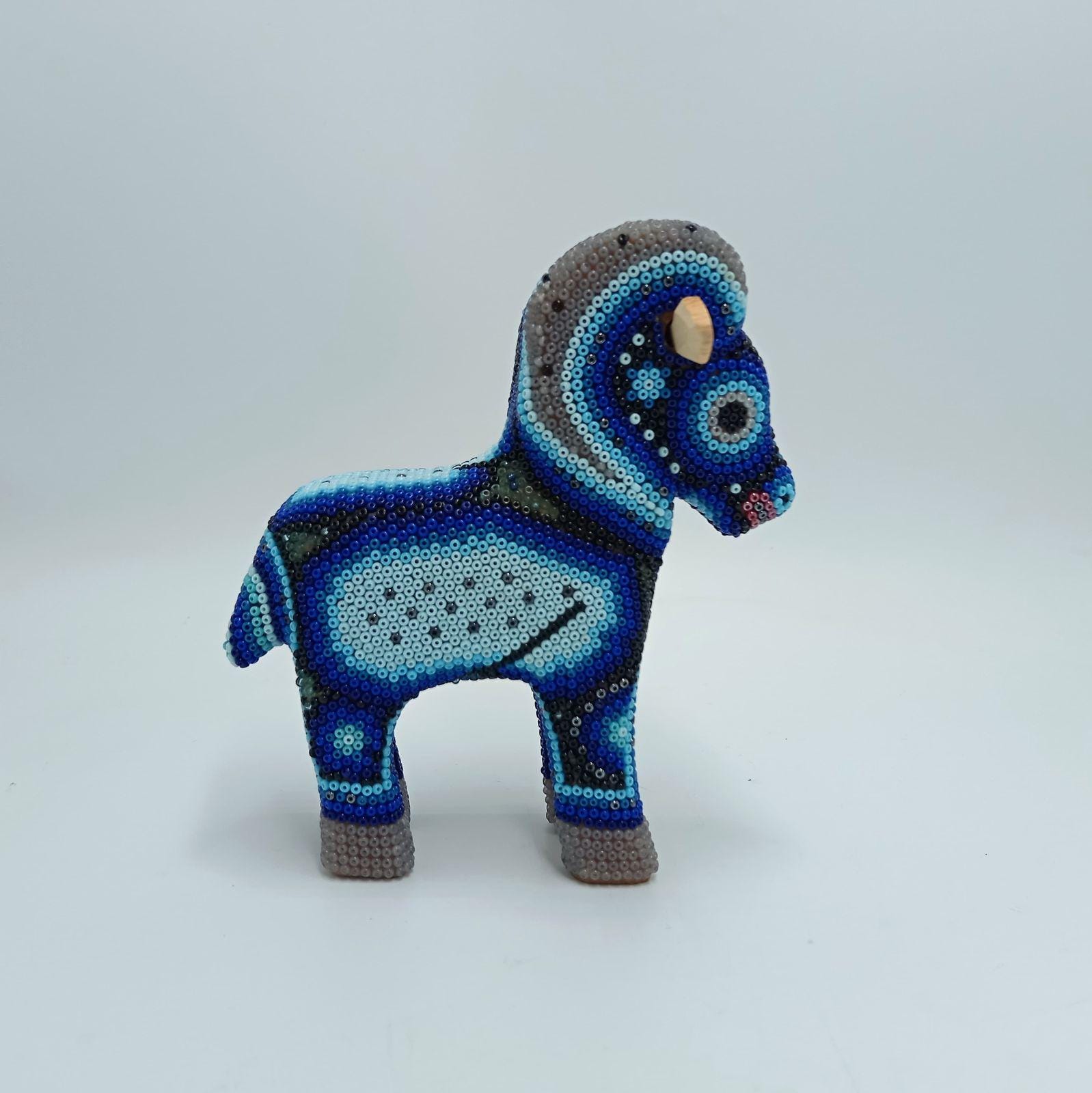 希少・メキシコ民芸品】ウイチョル族 ビーズアート クジラの尾 置物