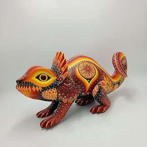 Mexican Folk Art Oaxacan Wood Carving Alebrije Hand Made, Chameleon By Luis Sosa PP7762