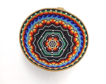 Handbesetzte Huichol-Kürbisschale von Santos Bautista PP7044