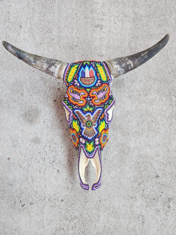 メキシコの民芸品 ウイチョル族のビーズ細工の雄牛の頭蓋骨 イサンドロ