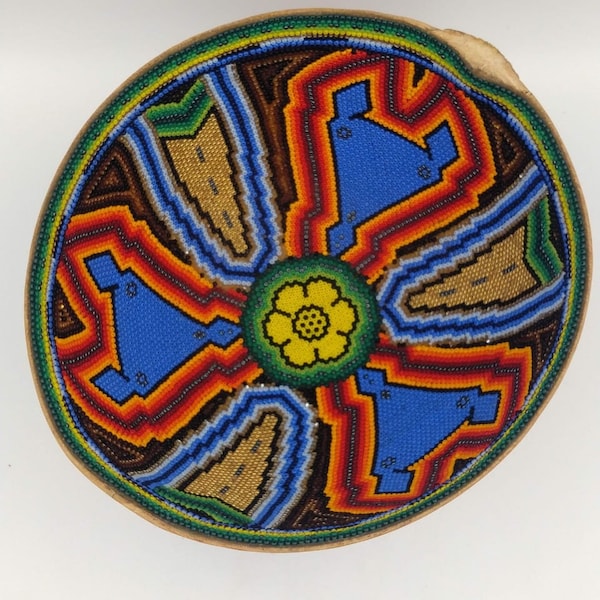 Huichol Hand Beaded Mexicaanse Folk Art Bowl met de Tsjechische #13 Micro Beads door Mayola Villa Lopez pp3251