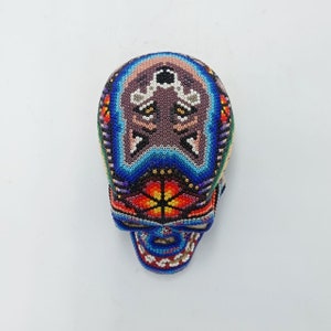 Huichol handbesetzter menschlicher Schädel von Isandro Lopez PP6954 Bild 3