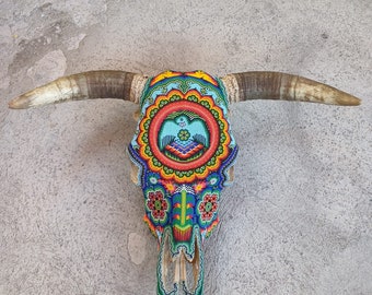 Hervorragender handbesetzter Huichol-Indianer-Stierschädel von Santos Bautista PP7051