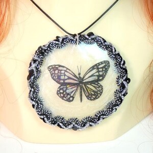 Schwarz-weiße Schmetterling Halskette Schmetterlinge Fee Halskette Schmetterling Schmuck Muschel Halskette Handgemachte Schmetterling Halskette