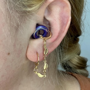 loop earplug holder earrings (gold leaf)