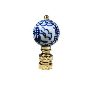 Royal Designs, Inc. Traditional Blue & White Chinoiseries Lamp Finial, Polished Brass Base