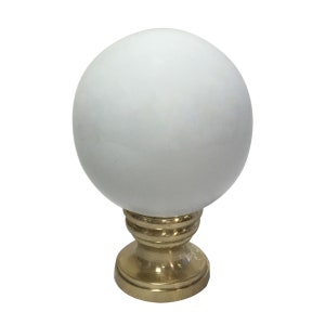 Royal Designs, Inc. Ceramic Sphere White Lamp Finial with Polished Brass Base