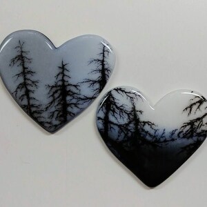 Geschmolzene Glas Landschaft Bäume Herz Ornamente Set von 2 Bullseye COE 90