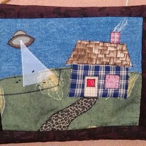 UFO Aliens Entführung Rinder Kuh Bauernhof Kunst Quilt Wandbehang