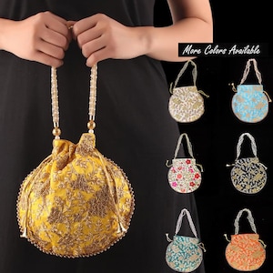 Könnte beinhalten: Eine gelbe, bestickte Kordelzugtasche mit goldenen Akzenten und Perlenhenkeln. Die runde Tasche weist aufwendige Blumenmuster auf. Zusätzliche Taschen in verschiedenen Farben werden angezeigt, darunter Weiß, Blau, Rosa, Schwarz, Türkis und Orange. Der Text "More Colors Available" ist sichtbar.