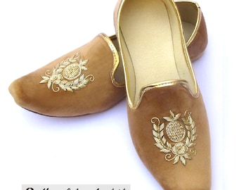 Bruiloft heren gouden schoenen Bruidsschoenen voor heren handgemaakte schoenen Indiase bruiloftkleding Mojari met handborduurwerk voor heren traditionele schoenen