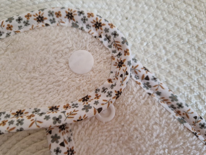 Baby bib floral pattern 100% Oeko Tex cotton Vert