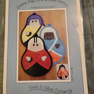 Game Day Grill And Oven Mitts Sewing Pattern VL1449 Uncut