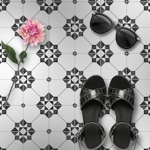 Comprar 10 piezas de baldosas de vinilo autoadhesivas extraíbles con diseño  de flores en negro y gris, adecuadas para pared, suelo, cocina y baño