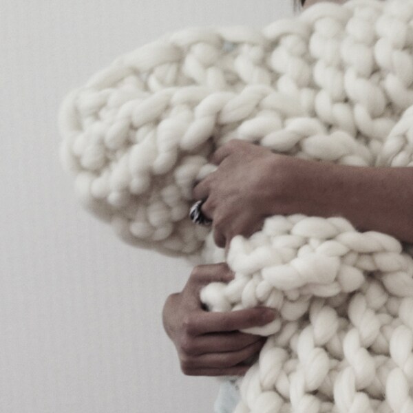 PROMO Price, 30x50, Chunky Knit Blanket, Merino Wool blanket, Chunky white blanket, Giant Chunky Yarn Knit Blanket, home decor, moving gift