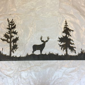 Gran escena de ciervo de metal: arte de vida silvestre en acero cortado con láser