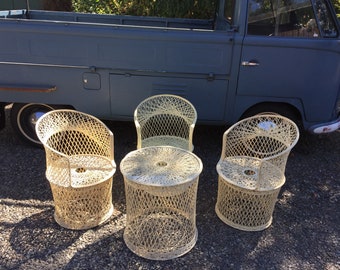 Original 1960's MCM Russell Woodard Spun Fiberglass Peacock Outdoor Chair and Table Set.