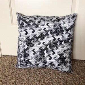 Black and White Geometric 18&quot;