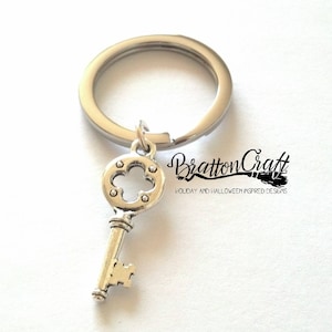Antiqued Silver Quatrefoil Key Keychain Key Ring - Silver Key Keychain - Silver Key Jewelry - Quatrefoil Key Keyring -  Stocking Stuffer