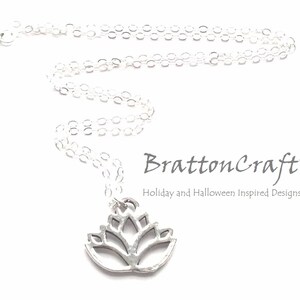 Collar de flor de loto de plata: joyería de yoga espiritual