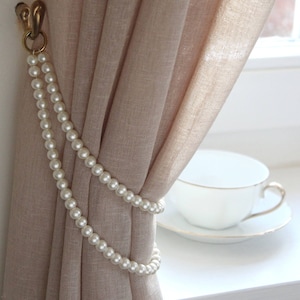 Abrazadera para cortina estilo Shabby Chic de TAMMY, color perla, hecha a mano con anillas de metal, longitud 49 cm, doble perla blanca, marfil y rosa.