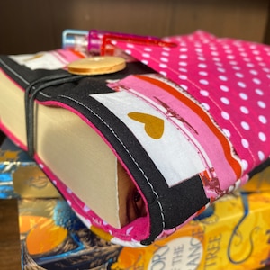 Buchhülle - Retro Schreibmaschinen pink