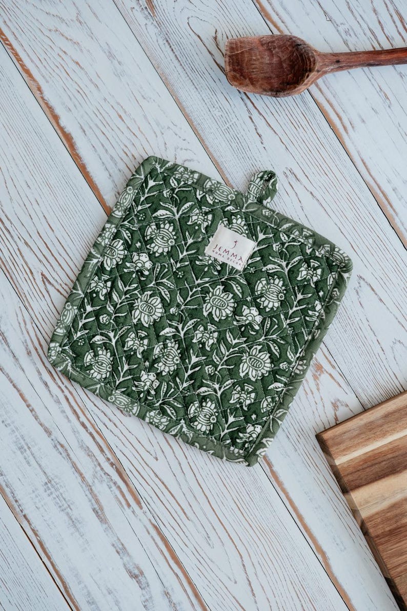 Green floral Potholder