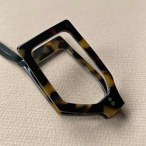 Schildpatt-Lupen-Halskette, die Lesebrille faltet