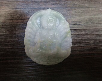 Natural green jade Guanyin / Avalokitesvara statue carved sculpture buddha pendant