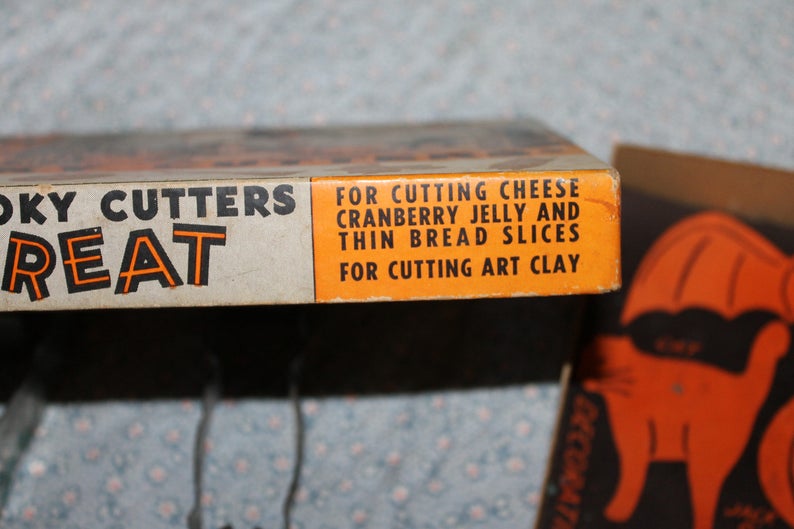 Comes w Box there are only 5 out of 6 cutters used for Pumpkin or Clay cut outs This is a Vintage Cookie Cutter Collection for Halloween