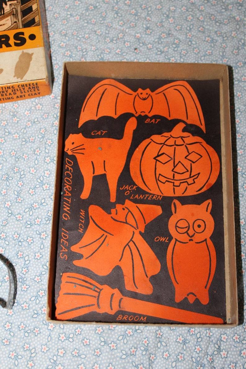 Comes w Box there are only 5 out of 6 cutters used for Pumpkin or Clay cut outs This is a Vintage Cookie Cutter Collection for Halloween