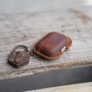Genuine Leather Distressed Leather for AirPods Pro  2  1  Full Leather Case  Bluetooth wireless headphone case