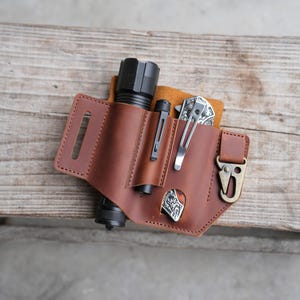Genuine Leather Multitool Sheath Organizer, EDC  Flashlight Holder, Pen Holder and Keychain Clip, Knives Sheath Holster olight seeker pro 3