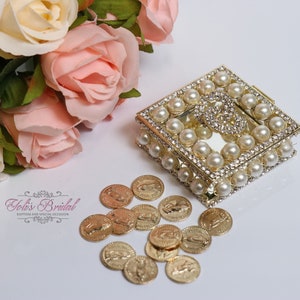 ENVÍO RÁPIDO Hermosos Arras dorados con perlas, hermosa caja de Arras de boda de cristal, impresionante caja de monedas de unidad de novia con brillo