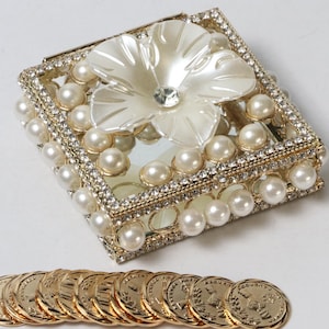 ENVÍO RÁPIDO Hermosos Arras dorados con perlas, hermosa caja de Arras de boda de cristal, impresionante caja de monedas de unidad de novia con brillo