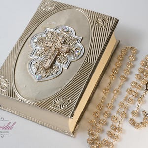 FAST SHIPPING!! Beautiful Gold Bible with Rosary, Wedding Bible, Wedding Gift, Communion Bible, Spanish Bible, Quinceañera Bible