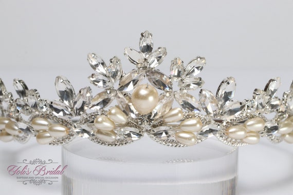 FAST SHIPPING! Beautiful Sparkling Silver Tiara With Pearls  display picture 2
