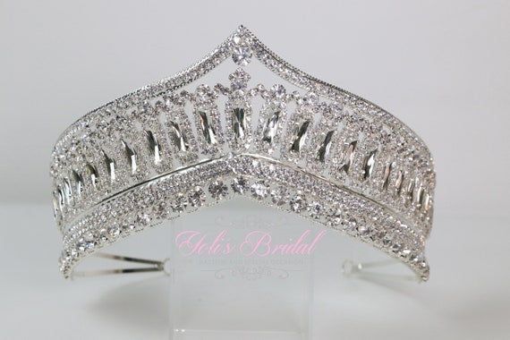 FAST SHIPPING!!! Silver Sparkling Tiara, Silver Crystal 