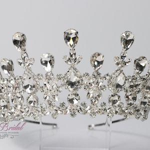FAST SHIPPING! Beautiful Sparkling Silver Tiara, Wedding Tiara, Crystal Sparkle Bridal Tiara, Sweet 16, Quinceañera