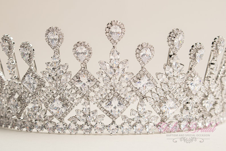 FAST SHIPPING!! Quincea\u00f1era Tiara Silver Tiara Silver Tiara Crown Wedding Headpiece Zirconia Silver Tiara Headpiece. Crystal Tiara